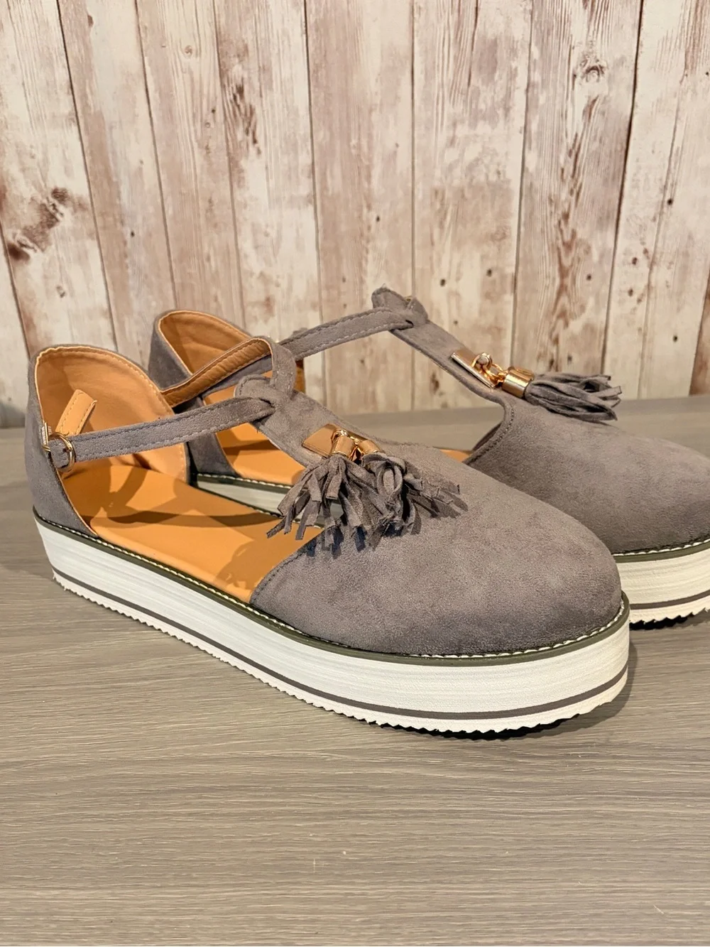 NWOT Gray Suede like T-Strap Platform Shoes with Tassels Women’s Size 11